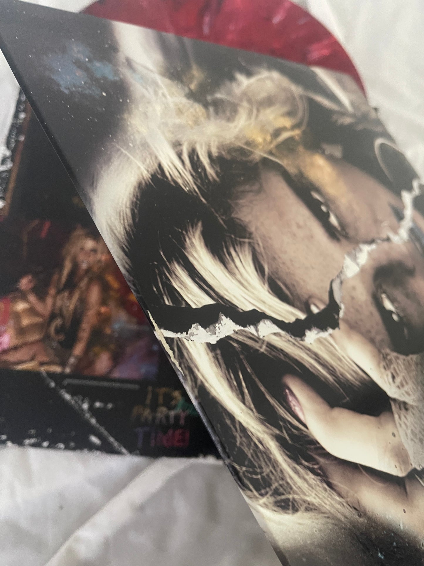 Kesha - Cannibal (Urban Outfitters exclusive red marble vinyl)