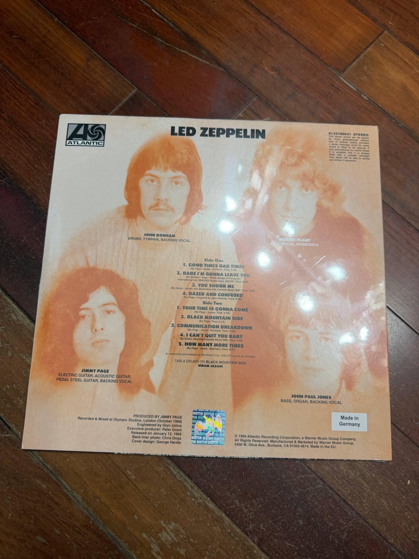 Led Zeppelin - Led Zeppelin (Walmart exclusive vinyl with replica tour laminate)