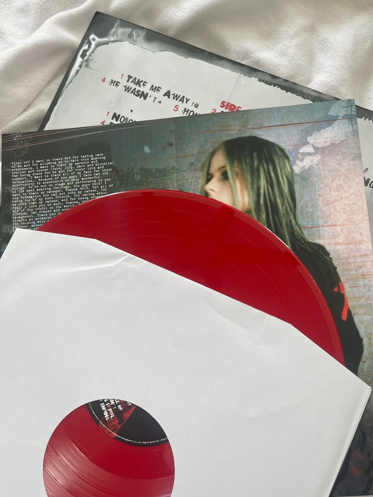 Avril Lavigne - Under My Skin (Exclusive red vinyl)