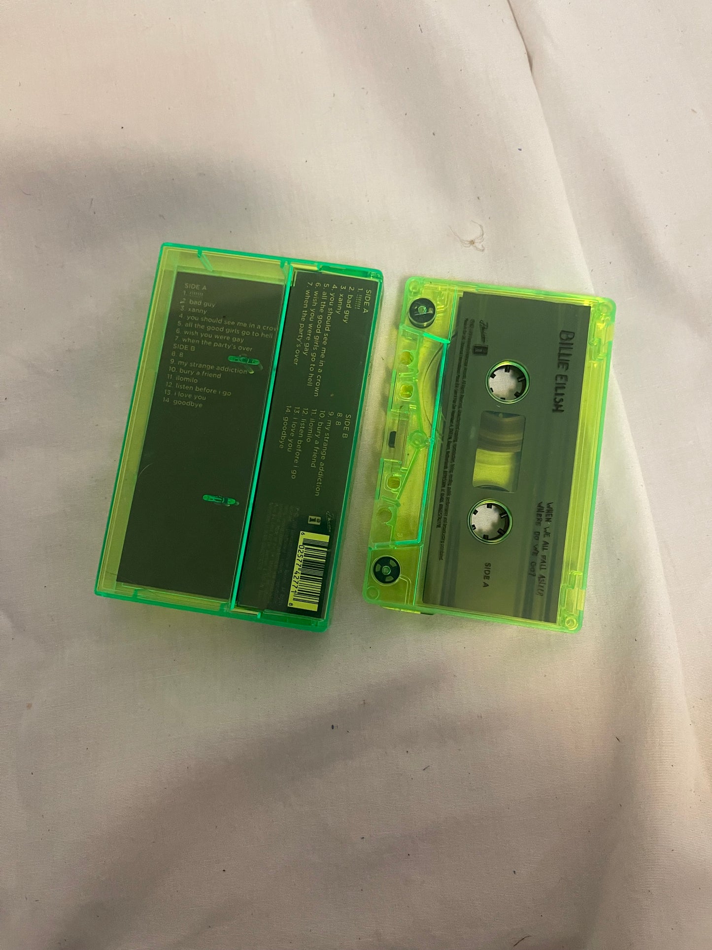 Billie Eilish - When We All Fall Asleep, Where Do We Go? (exclusive UV glow in the dark cassette)