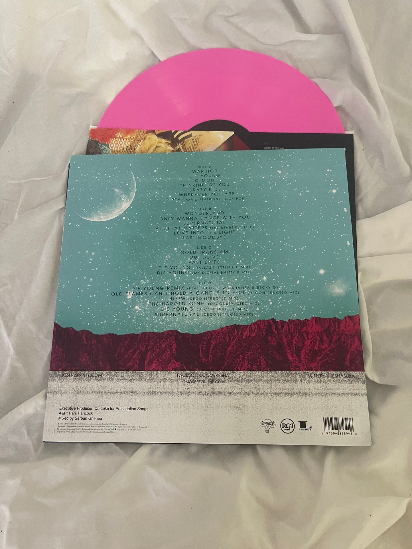 Kesha - Warrior (Urban Outfitters exclusive pink marble vinyl)