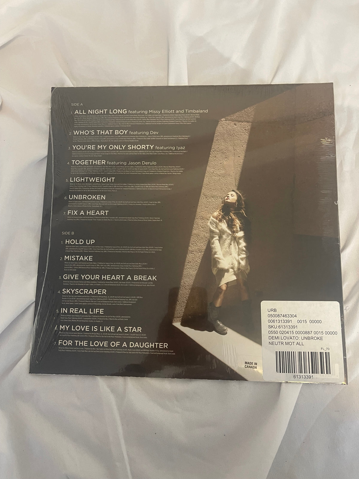 Demi Lovato - Unbroken (Urban Outfitters exclusive lava mix vinyl)