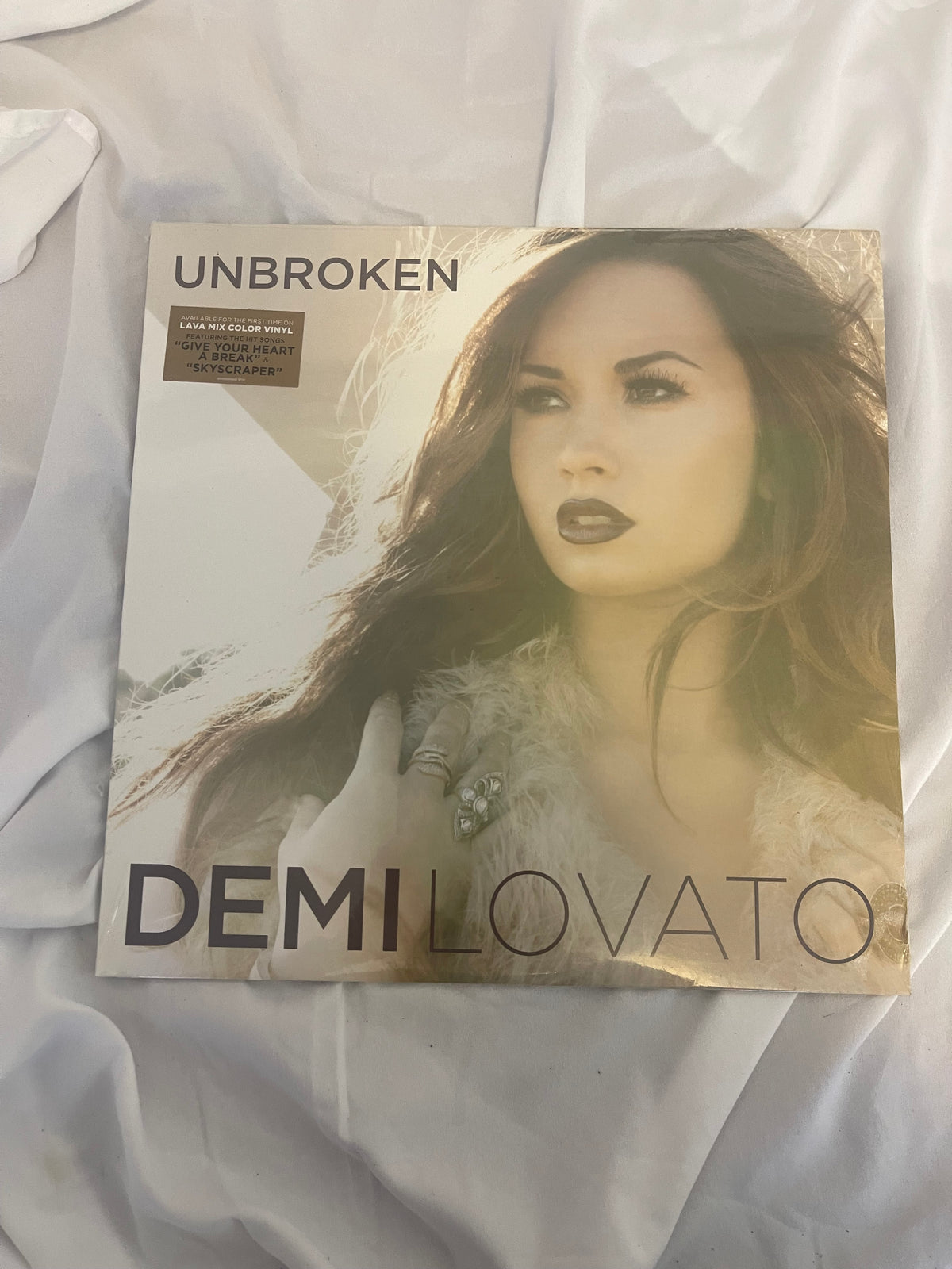 Demi Lovato - Unbroken (Urban Outfitters exclusive lava mix vinyl)