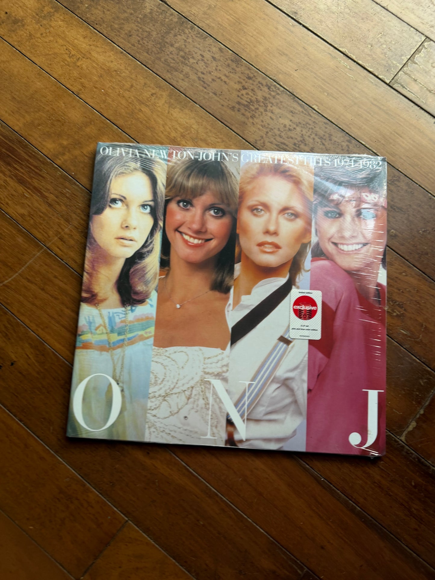 Olivia Newton John - Olivia Newton John's Greatest Hits 1971-1982 (Target exclusive pink and blue vinyl)