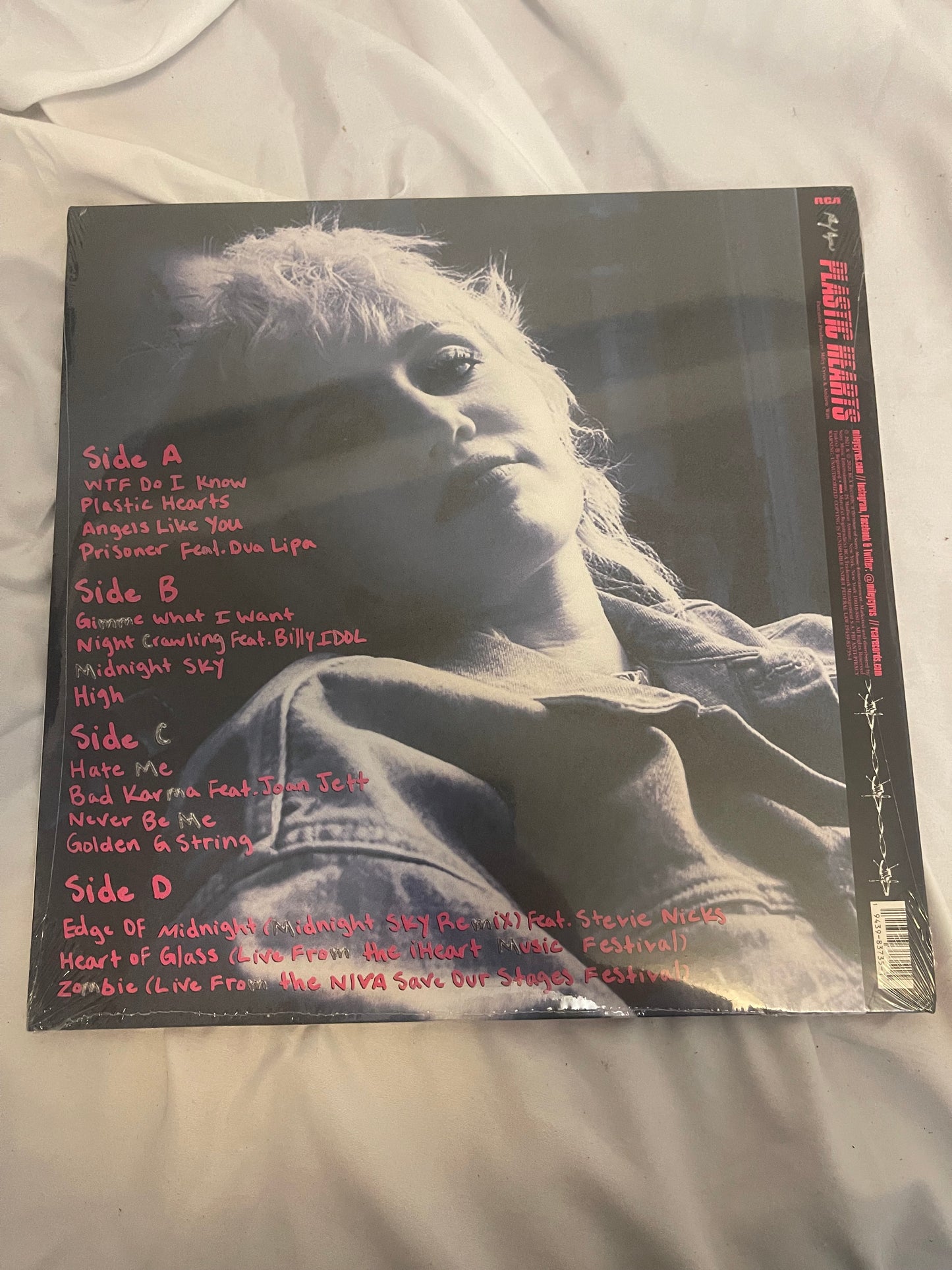 Miley Cyrus - Plastic Hearts (standard black vinyl)