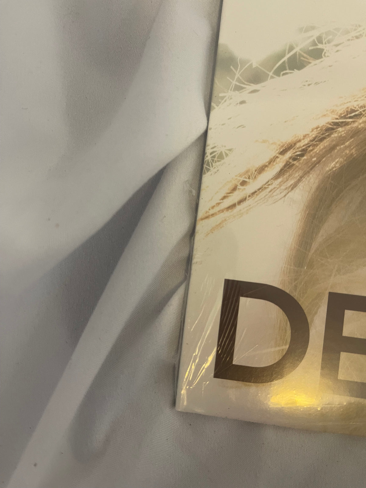 Demi Lovato - Unbroken (Urban Outfitters exclusive lava mix vinyl)