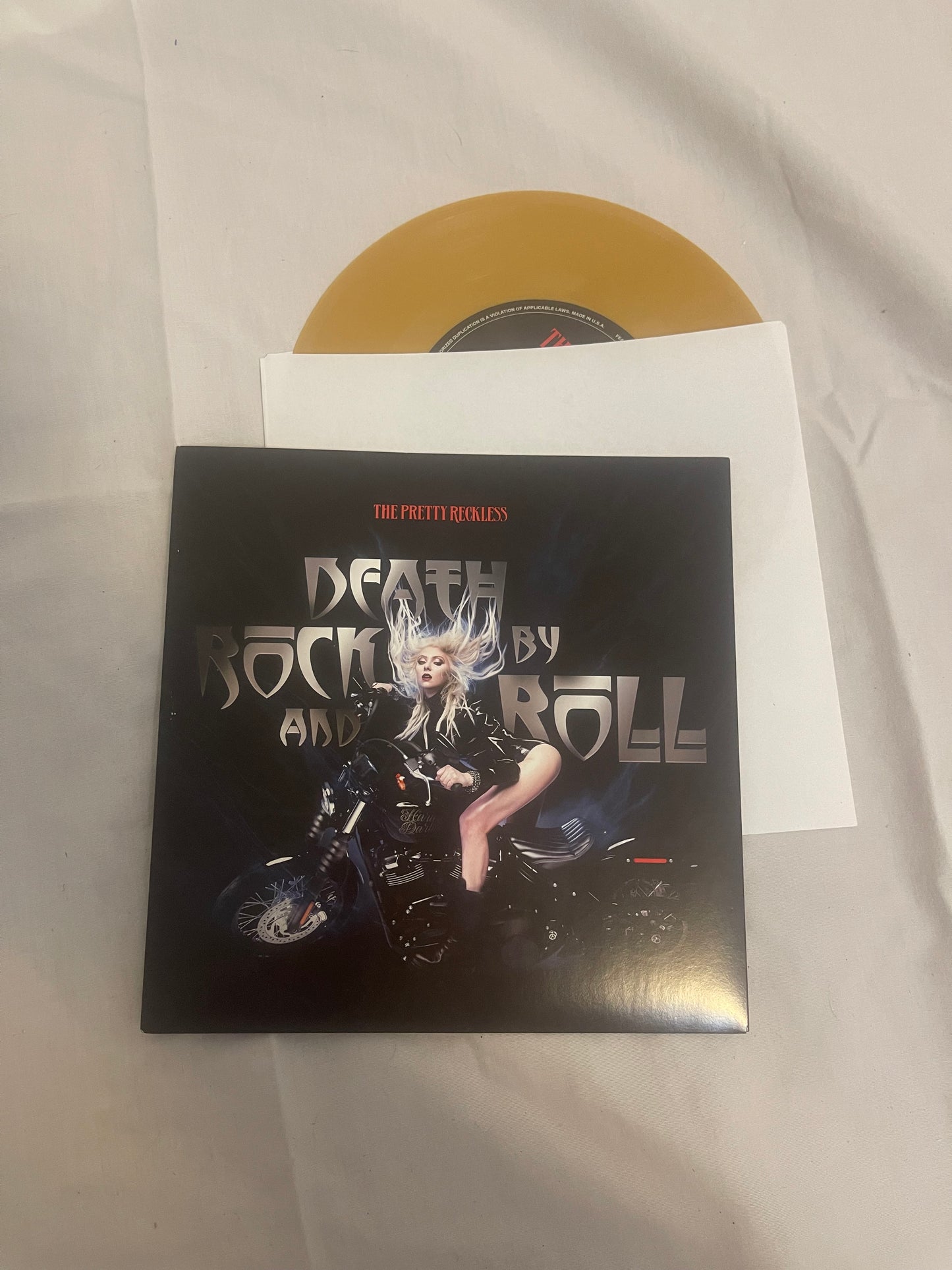 The Pretty Reckless - Death By Rock And Roll (webstore exclusive gold 7” vinyl)