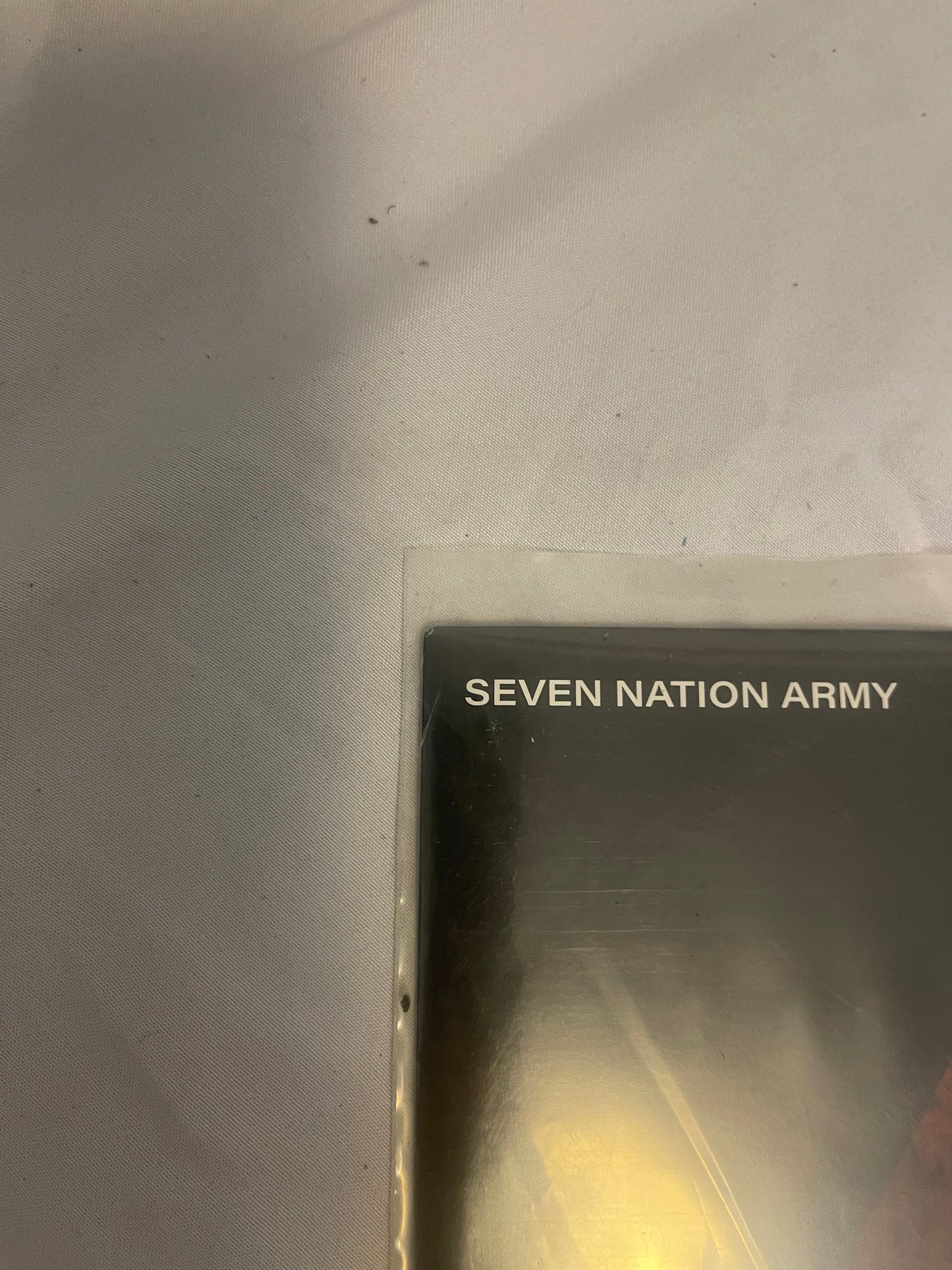 The White Stripes - Seven Nation Army (The Glitch Mob Remix) (exclusive red etched vinyl)