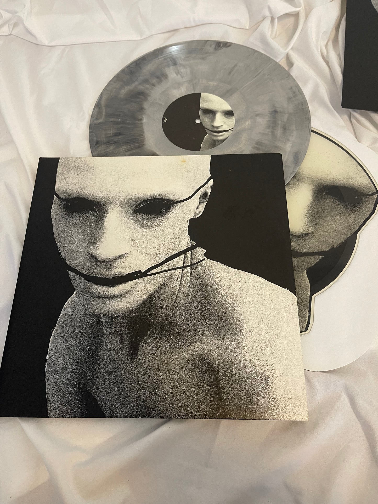 Poppy - I Disagree (More) (Sumerian exclusive black and white marble vinyl)
