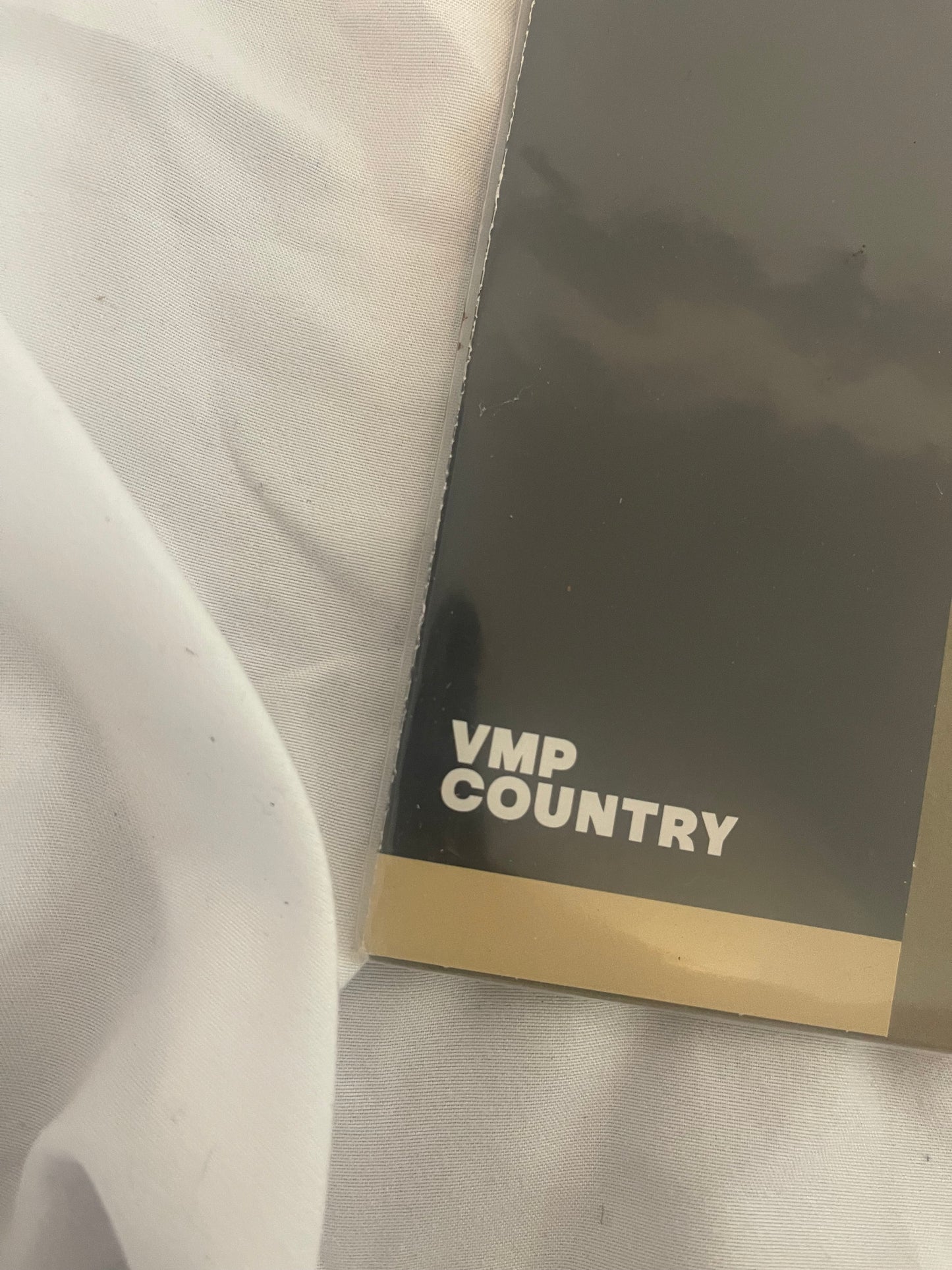 Johnny Cash - At Folsom Prison (Vinyl Me Please exclusive tan with black swirl vinyl)
