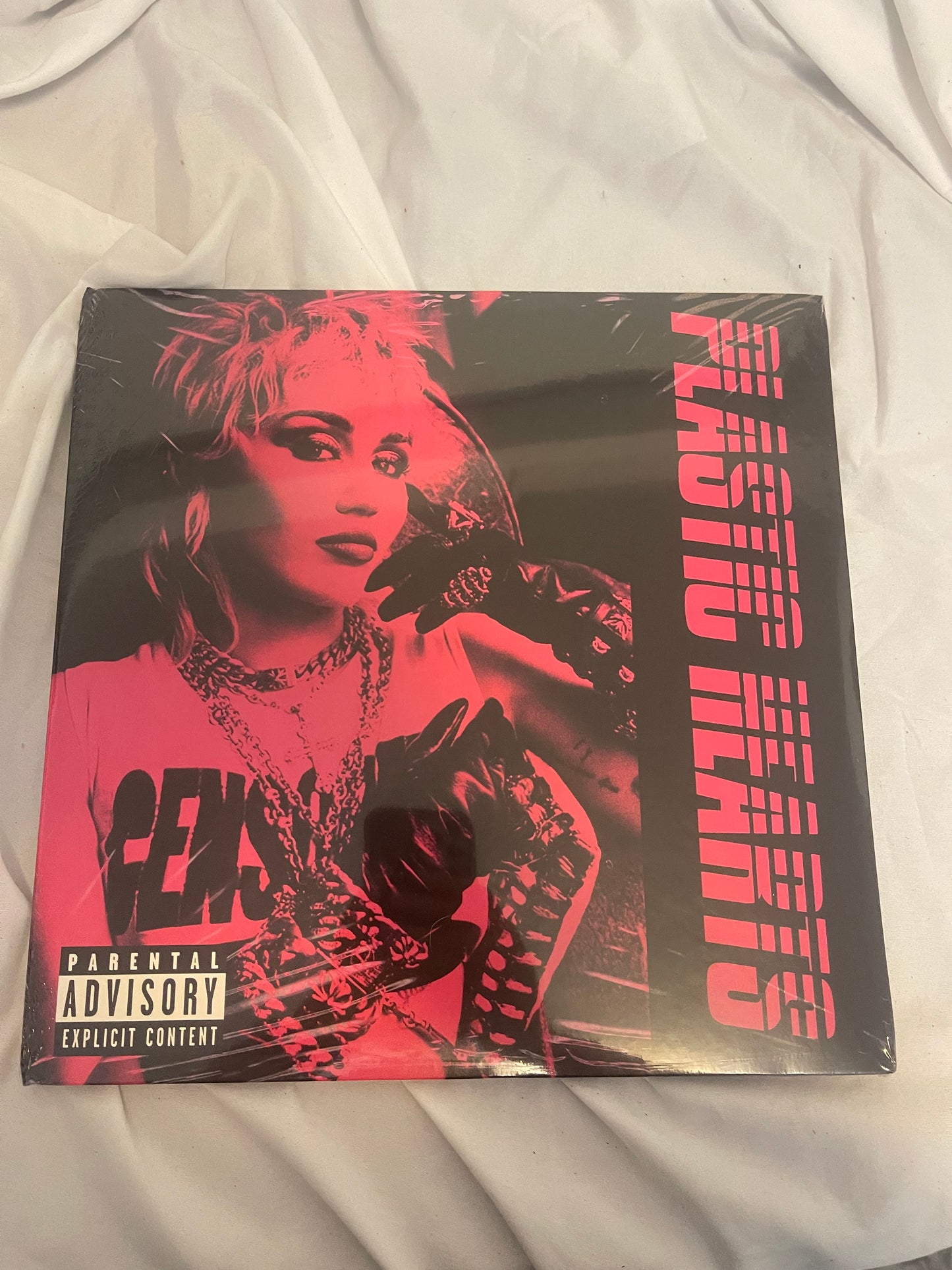 Miley Cyrus - Plastic Hearts (standard black vinyl)