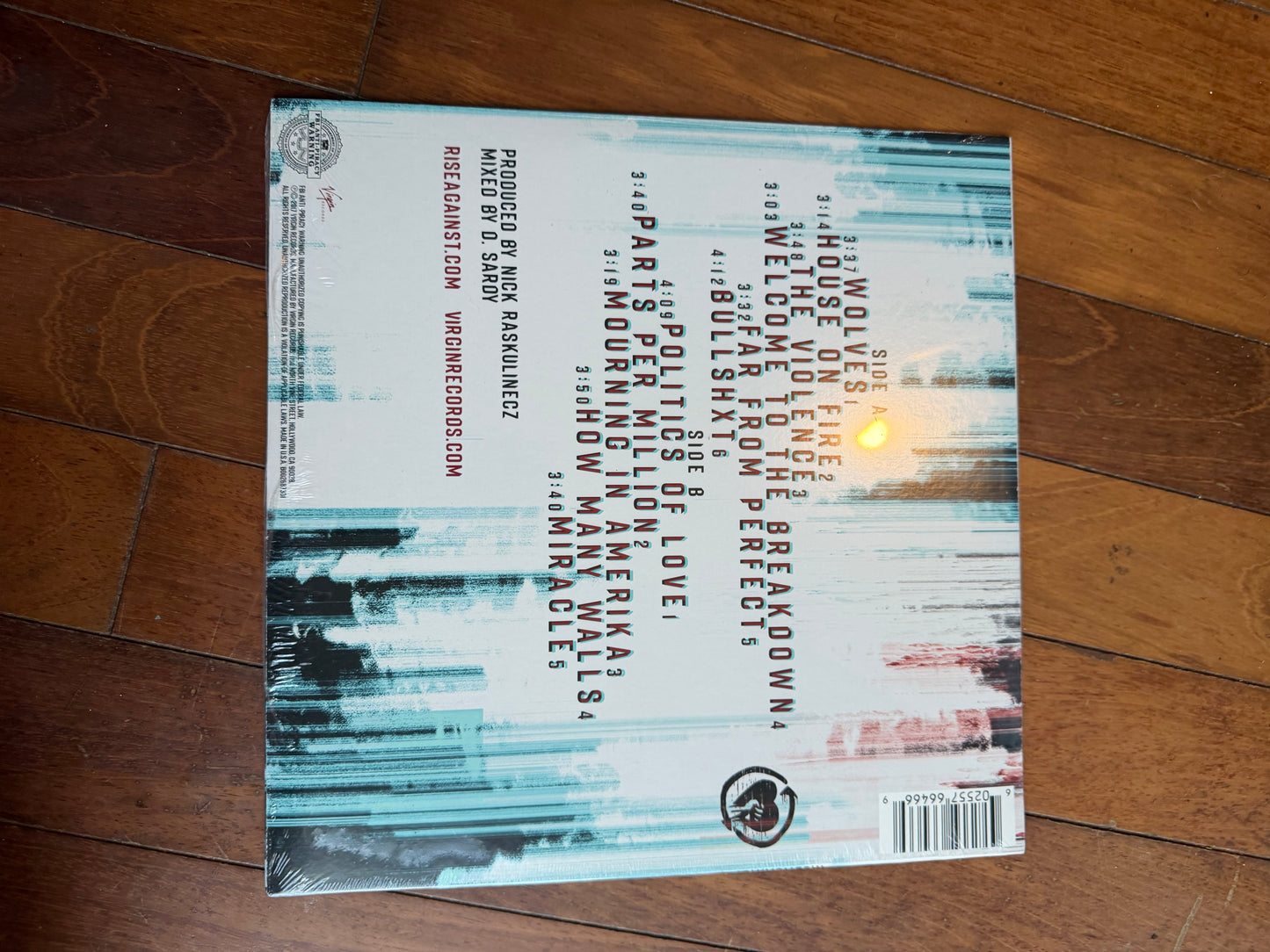Rise Against - Wolves (exclusive magenta vinyl)