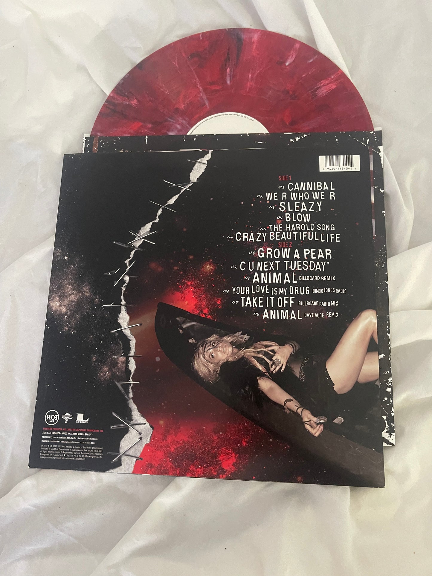 Kesha - Cannibal (Urban Outfitters exclusive red marble vinyl)