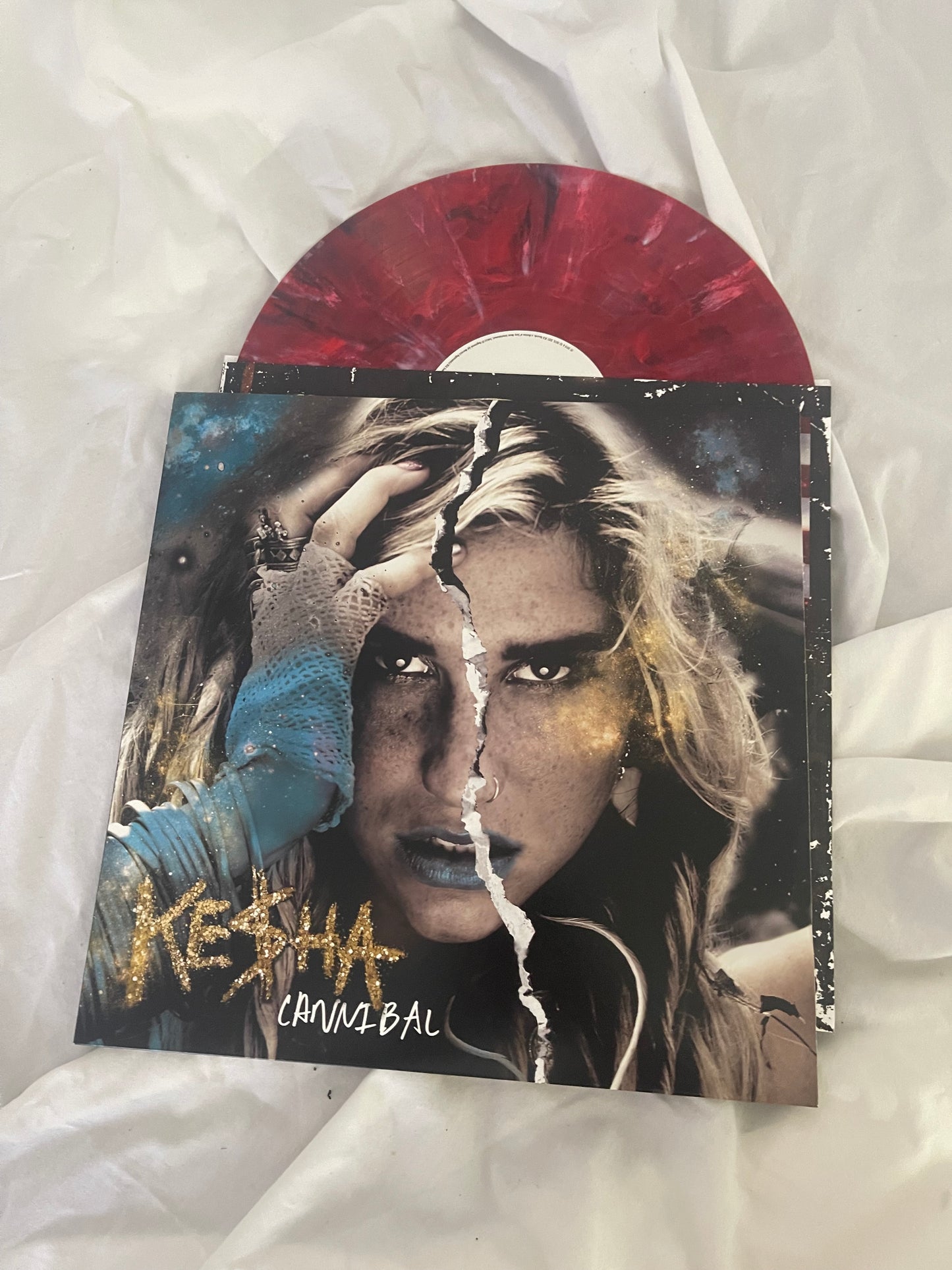Kesha - Cannibal (Urban Outfitters exclusive red marble vinyl)