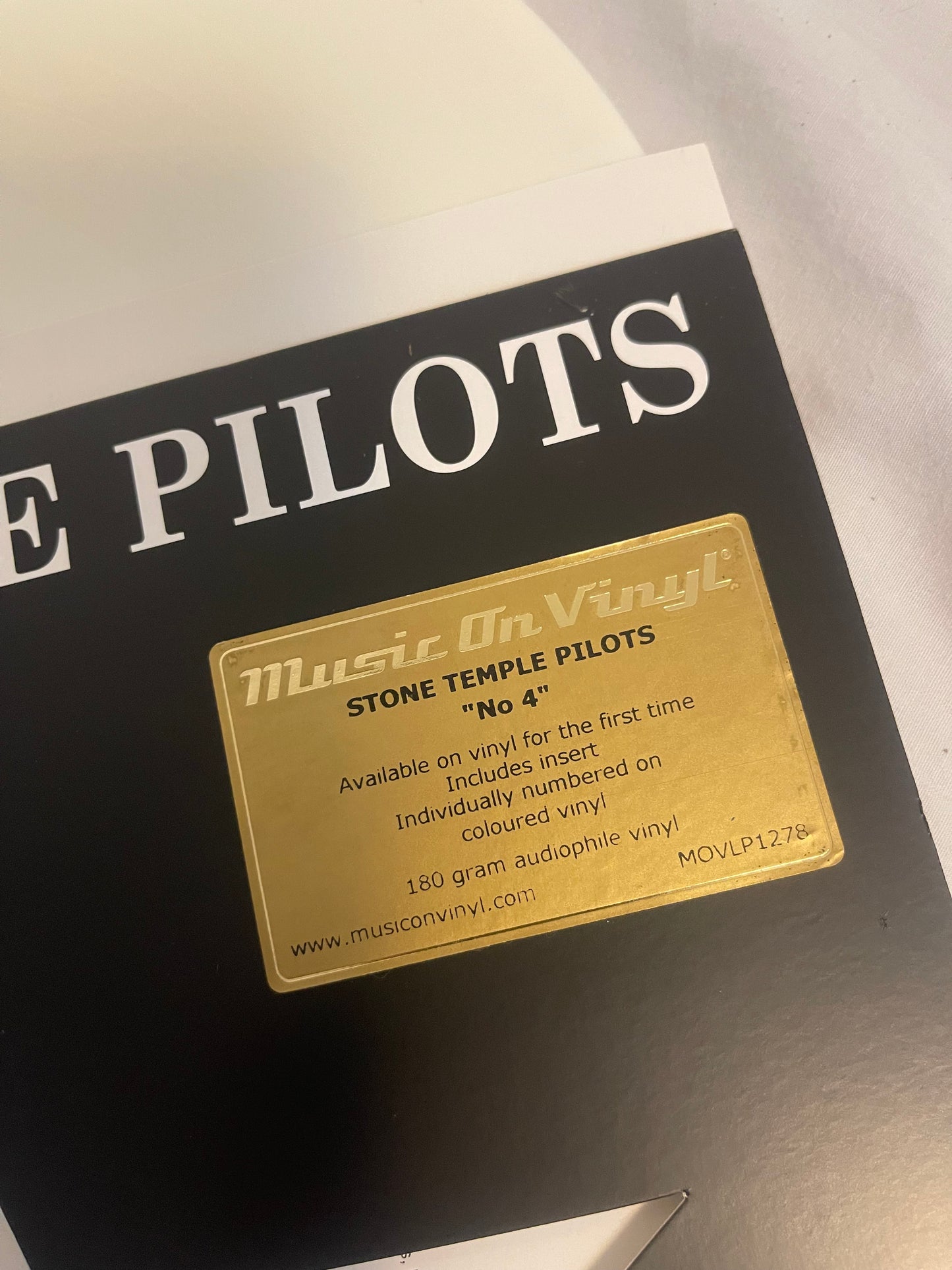 Stone Temple Pilots - No. 4 (Music On Vinyl exclusive white vinyl)