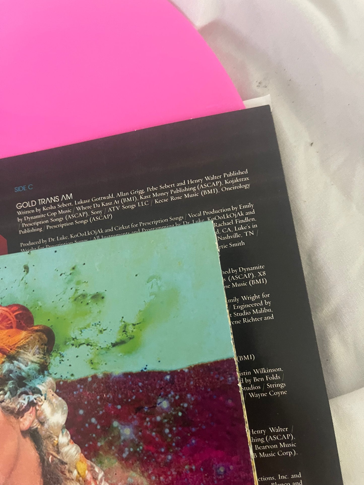 Kesha - Warrior (Urban Outfitters exclusive pink marble vinyl)