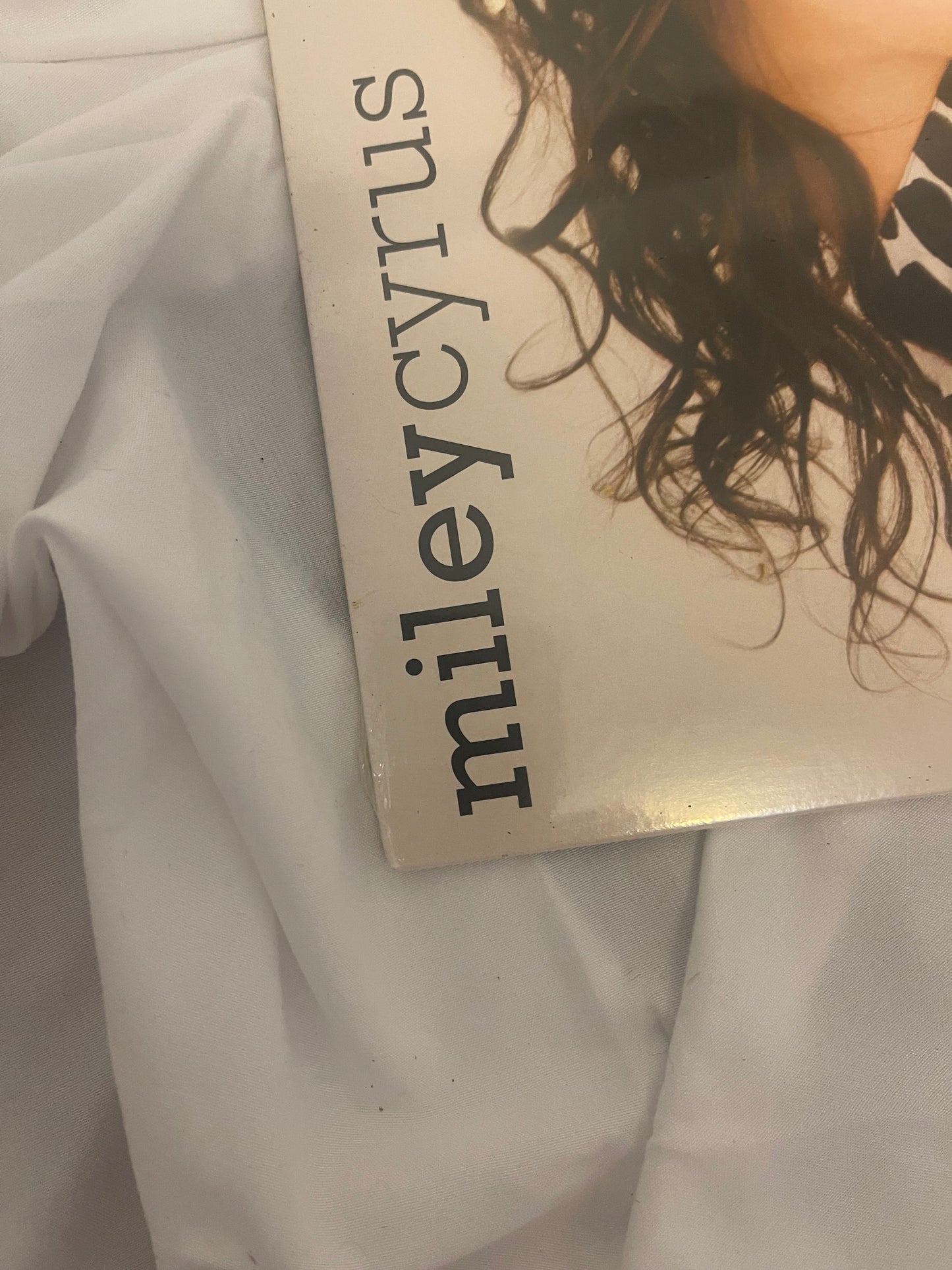 Miley Cyrus - Breakout (Urban Outfitters exclusive gold with black splatter vinyl)