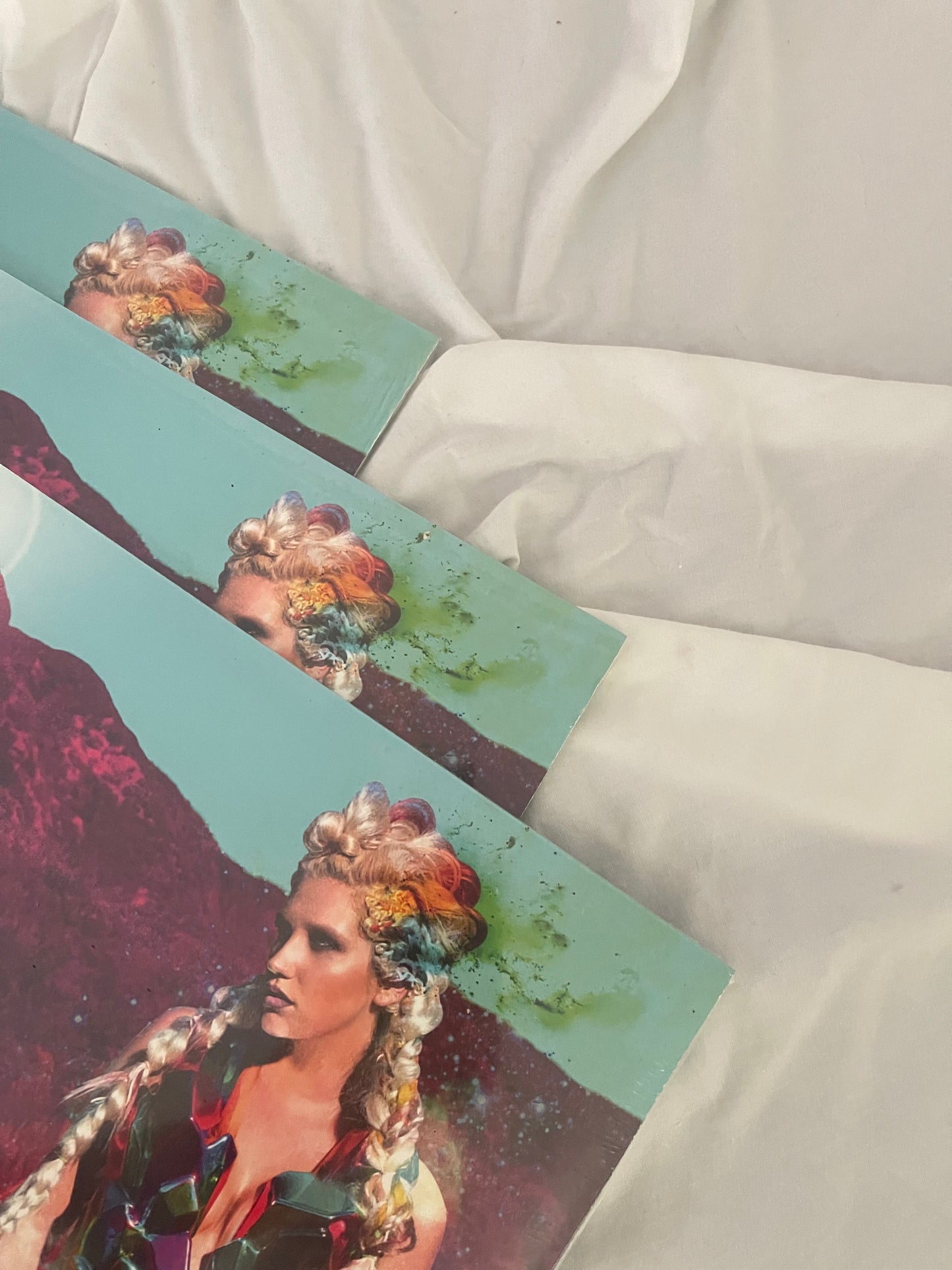 Kesha - Warrior (Urban Outfitters exclusive pink marble vinyl)