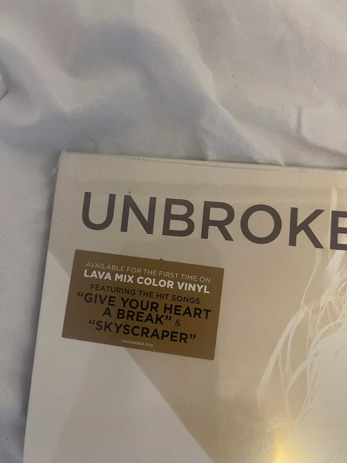 Demi Lovato - Unbroken (Urban Outfitters exclusive lava mix vinyl)