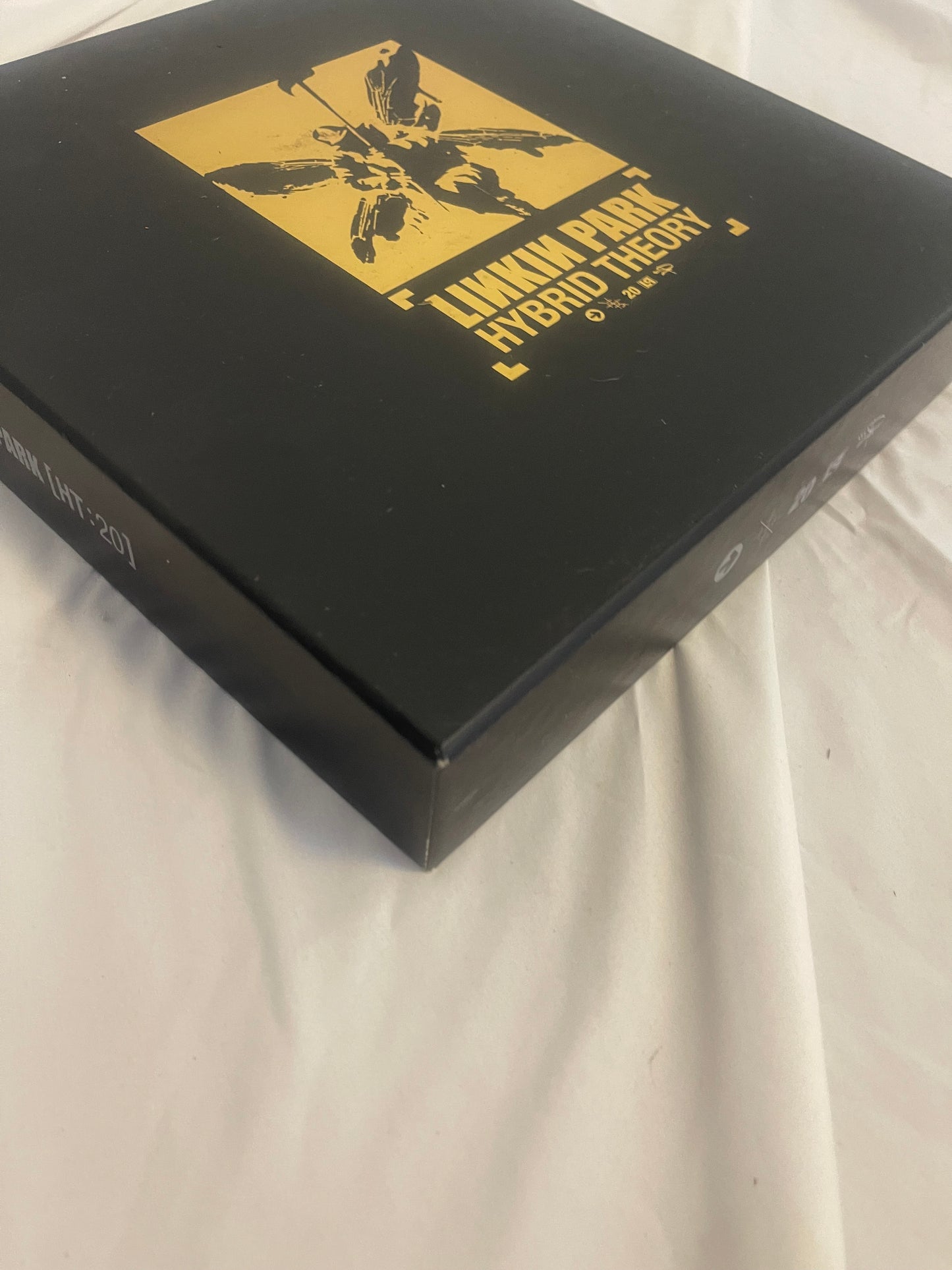 Linkin Park - Hybrid Theory (20th anniversary  vinyl/CD/Cassette box set)