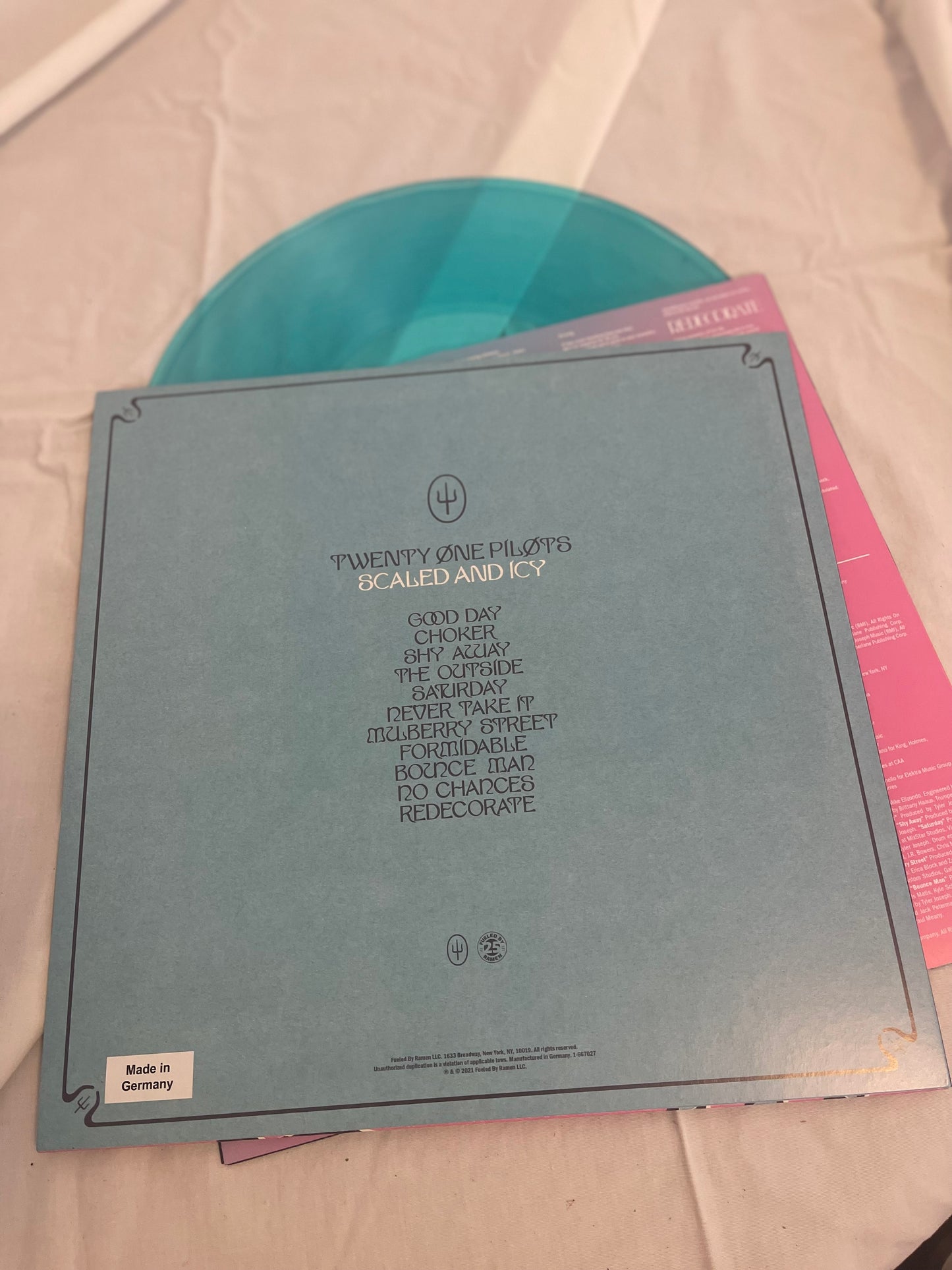 Twenty One Pilots - Scaled and Icy (Walmart exclusive translucent blue curaçao vinyl)