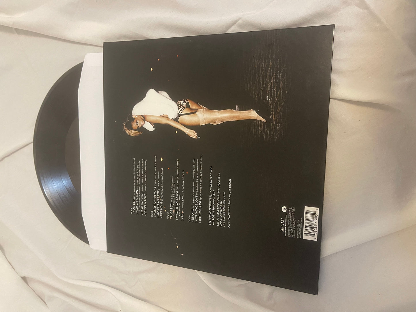 Rihanna - Rated R (exclusive black ice vinyl)