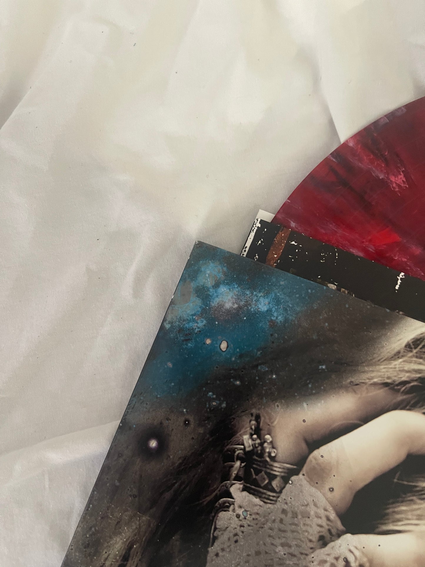 Kesha - Cannibal (Urban Outfitters exclusive red marble vinyl)