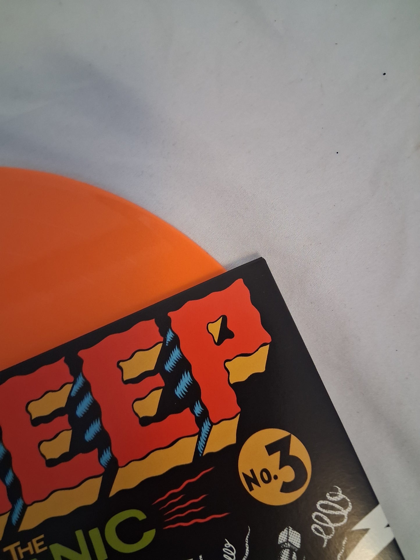 Neck Deep - The Peace And The Panic (Newbury Comics exclusive orange and red split vinyl)