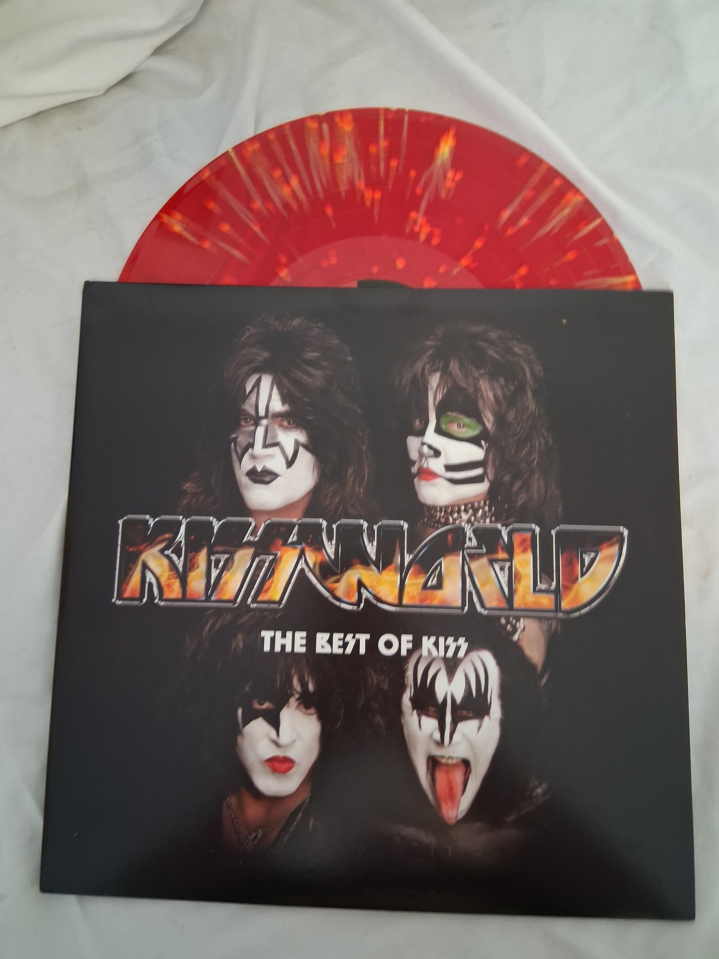 Kiss - Kissworld: The Best Of Kiss (Walmart exclusive red with yellow splatter vinyl)
